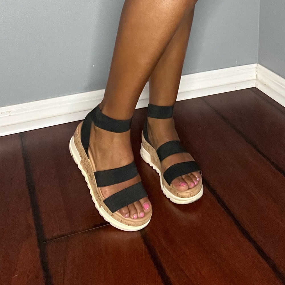 Size 8, great condition.